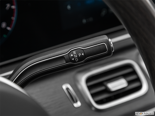 2024 Mercedes-Benz GLS | Gear shifter/center console