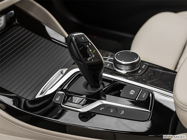 2023 BMW X4 M | Gear shifter/center console