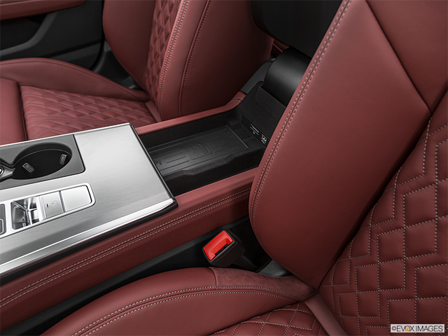 2022 Audi S6 | Front center divider