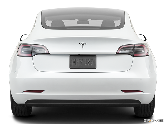 2022 Tesla Model 3 | Low/wide rear