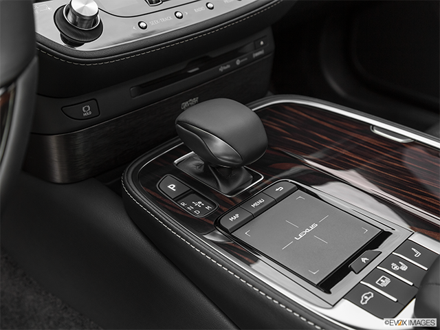 2023 Lexus LS 500h AWD | Gear shifter/center console