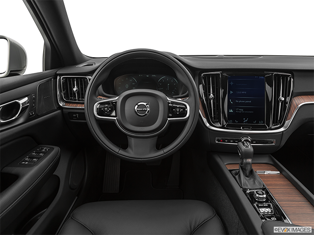 2023 Volvo V60 | Steering wheel/Center Console
