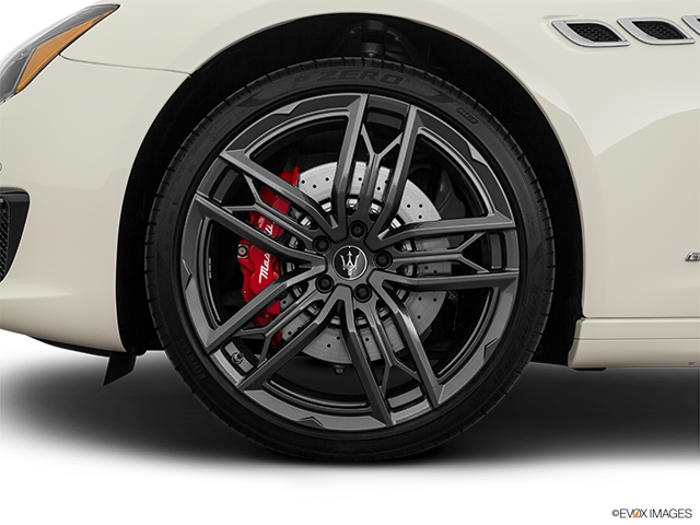 2022 Maserati Quattroporte | Front Drivers side wheel at profile