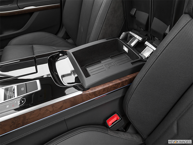 2022 Audi A8 | Front center divider