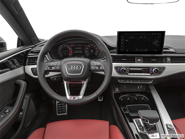 2022 Audi RS5 | Steering wheel/Center Console