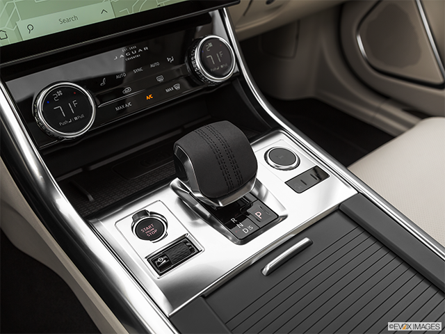 2021 Jaguar XF | Gear shifter/center console