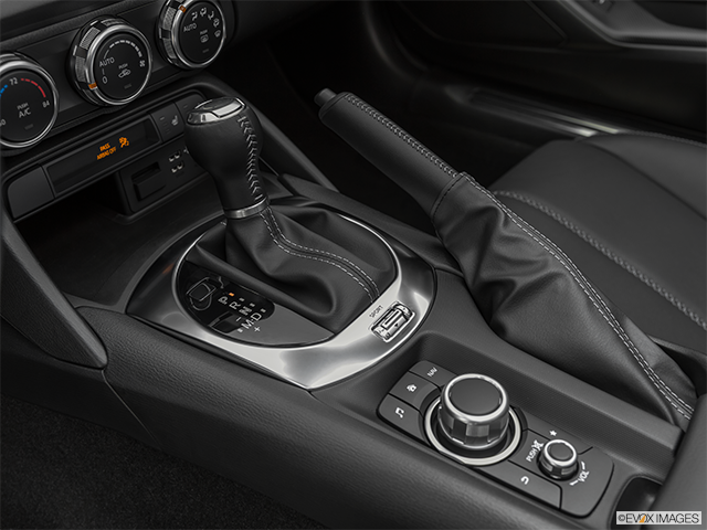 2024 Mazda MX-5 | Gear shifter/center console