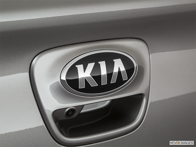 2023 Kia Rio 5-portes | Rear manufacturer badge/emblem