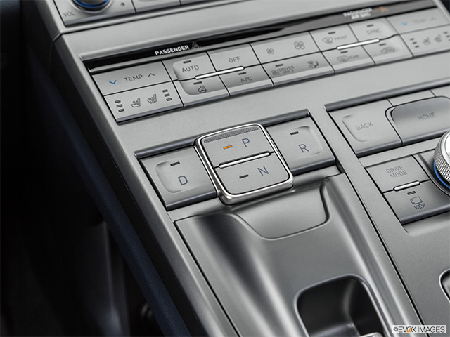 2023 Hyundai Nexo | Gear shifter/center console
