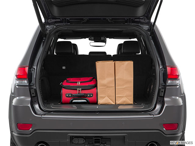 2022 Jeep Grand Cherokee | Trunk props
