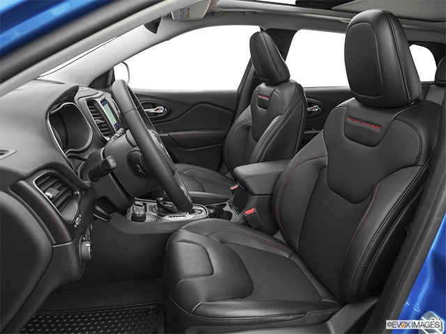2023 Jeep Cherokee | Front seats from Drivers Side