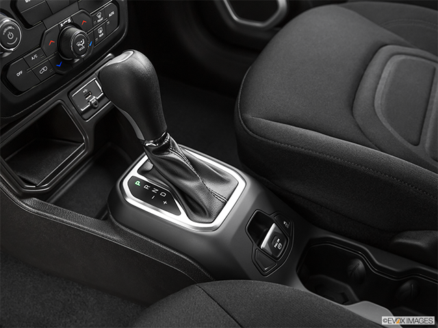 2023 Jeep Renegade | Gear shifter/center console