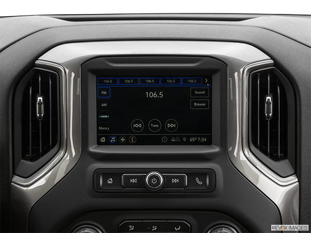 2022 Chevrolet Silverado 1500 | Closeup of radio head unit