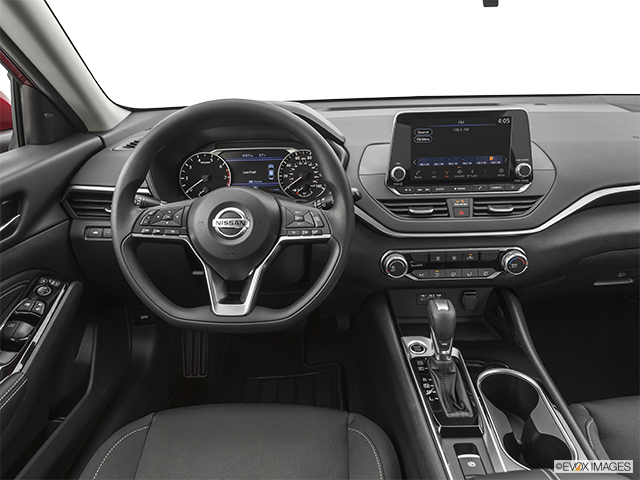 2022 Nissan Altima | Steering wheel/Center Console