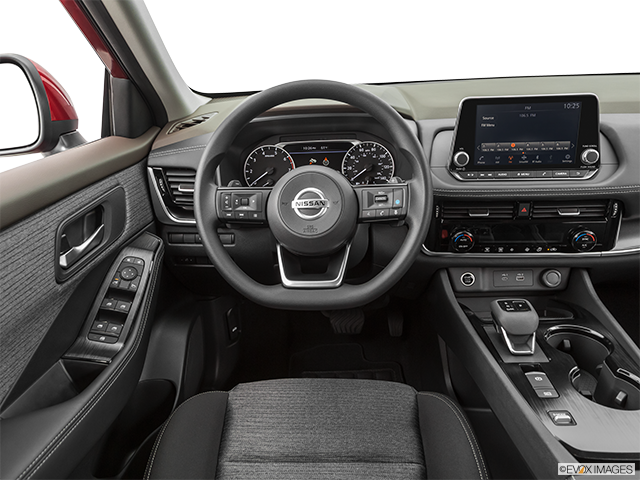 2022 Nissan Rogue | Steering wheel/Center Console