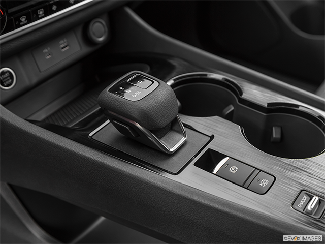 2023 Nissan Rogue | Gear shifter/center console