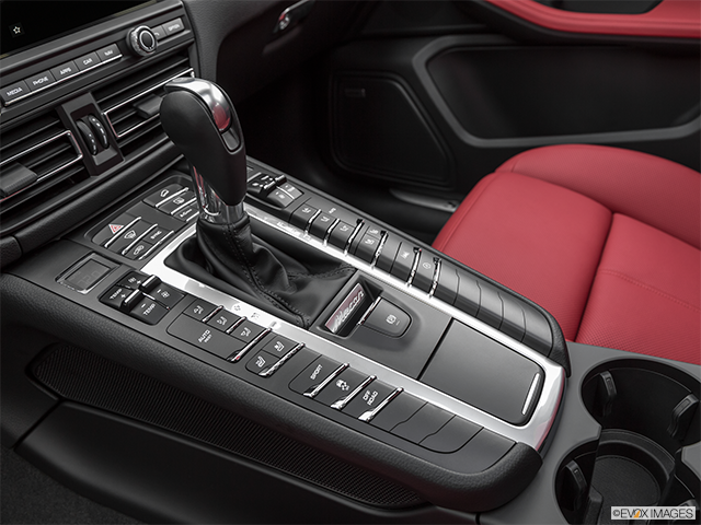 2023 Porsche Macan | Gear shifter/center console