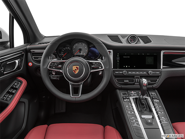 2023 Porsche Macan | Steering wheel/Center Console