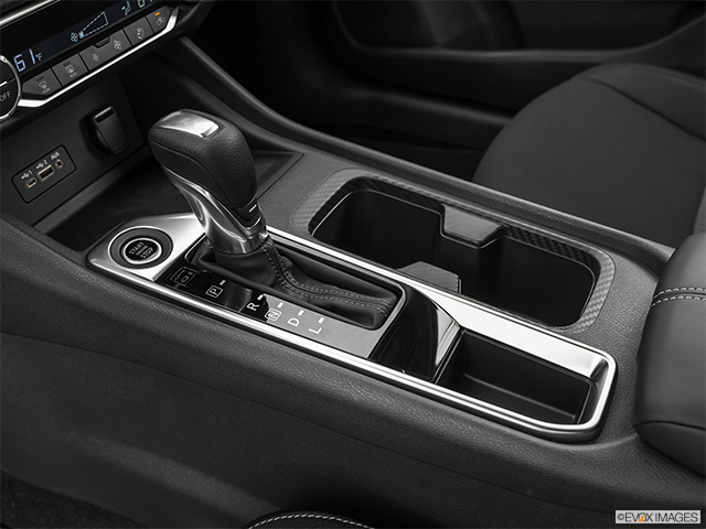 2024 Nissan Sentra | Gear shifter/center console