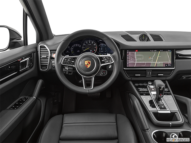2023 Porsche Cayenne | Steering wheel/Center Console