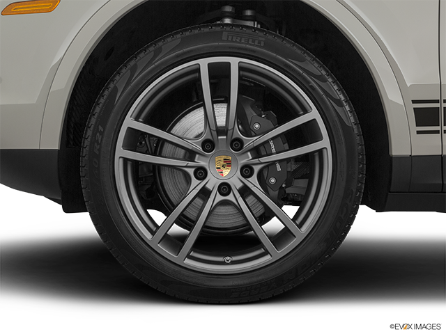 2023 Porsche Cayenne Coupé | Front Drivers side wheel at profile