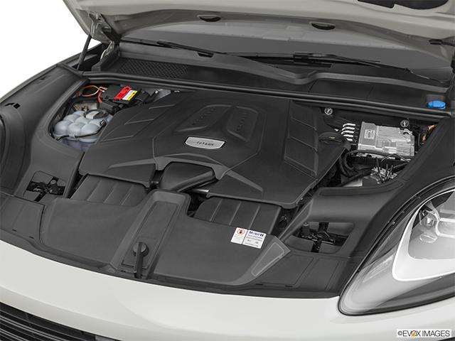 2022 Porsche Cayenne Coupé | Engine