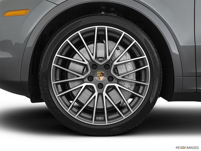 2022 Porsche Cayenne Coupé | Front Drivers side wheel at profile