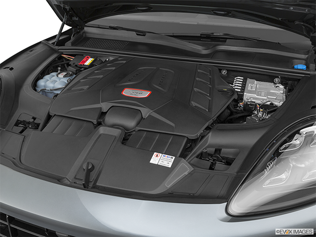 2022 Porsche Cayenne Coupé | Engine