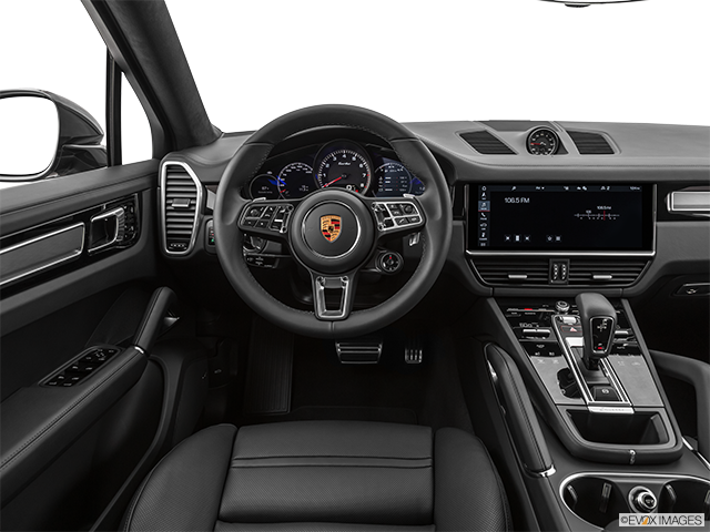 2022 Porsche Cayenne Coupé | Steering wheel/Center Console
