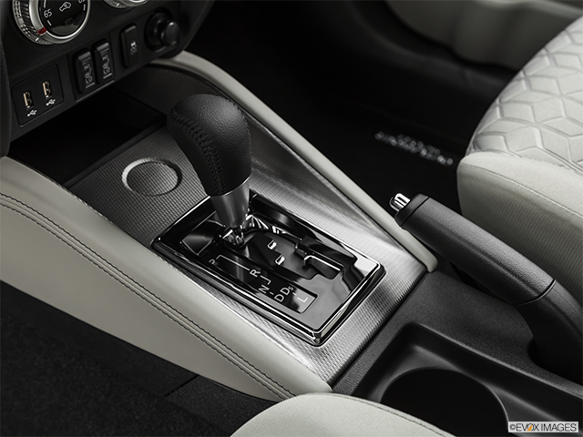 2023 Mitsubishi RVR | Gear shifter/center console