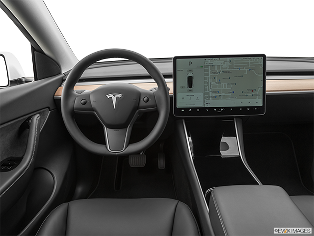 2021 Tesla Model Y | Steering wheel/Center Console