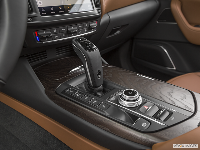 2023 Maserati Levante | Gear shifter/center console