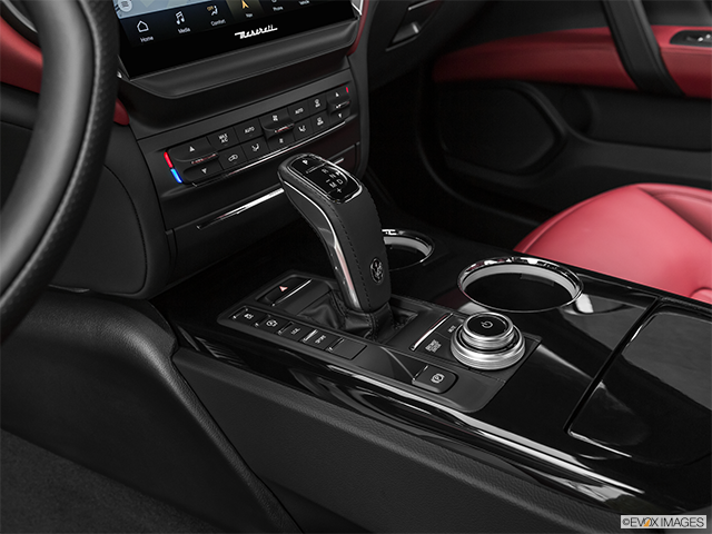 2022 Maserati Ghibli | Gear shifter/center console