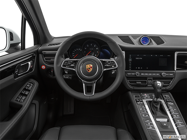 2024 Porsche Macan | Steering wheel/Center Console