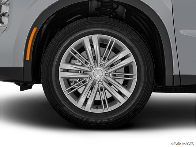 2024 Mitsubishi Outlander | Front Drivers side wheel at profile