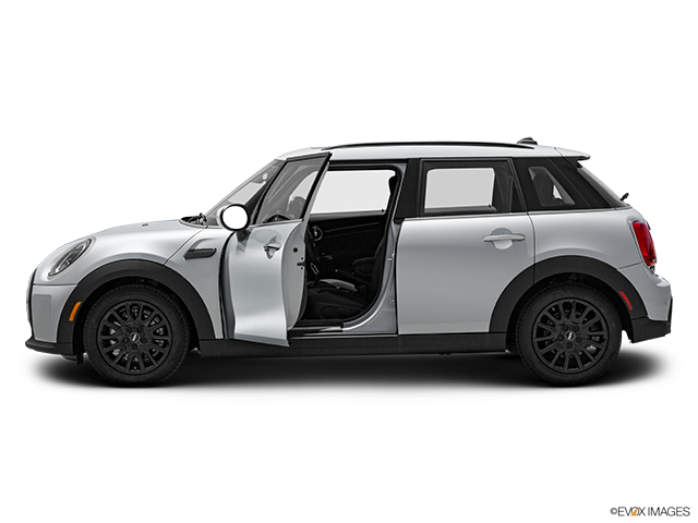 2024 MINI 5 Porte | Driver's side profile with drivers side door open