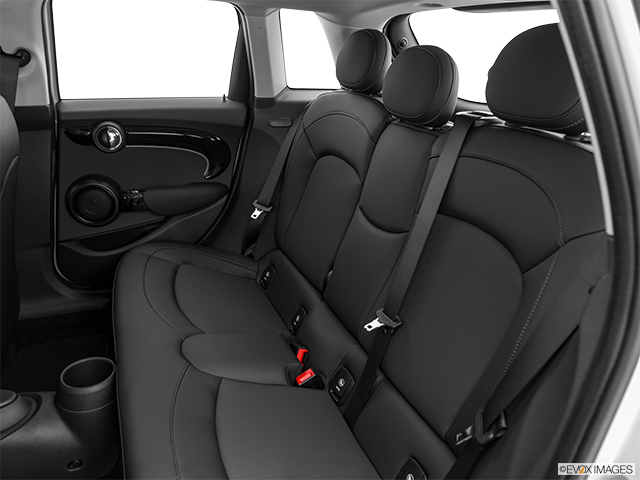 2024 MINI 5 Porte | Rear seats from Drivers Side