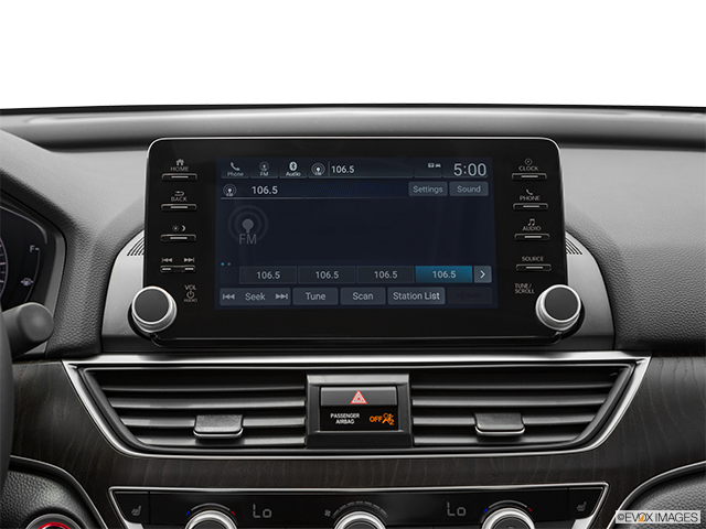 2023 Honda Accord Hybrid | Closeup of radio head unit
