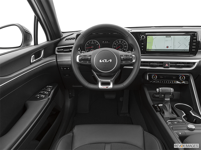 2024 Kia K5 | Steering wheel/Center Console