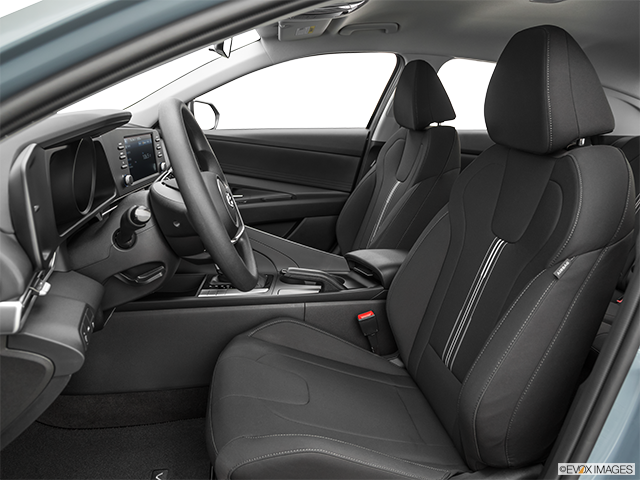 2023 Hyundai Elantra Essential | Driving