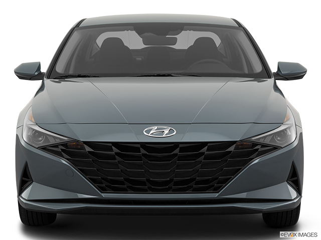 2023 Hyundai Elantra Essential | Driving