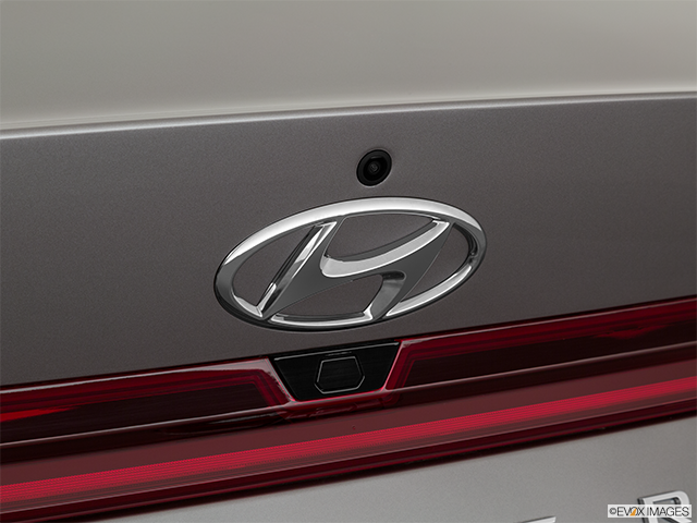 2022 Hyundai Elantra | Rear manufacturer badge/emblem