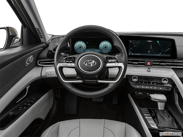 2022 Hyundai Elantra | Steering wheel/Center Console