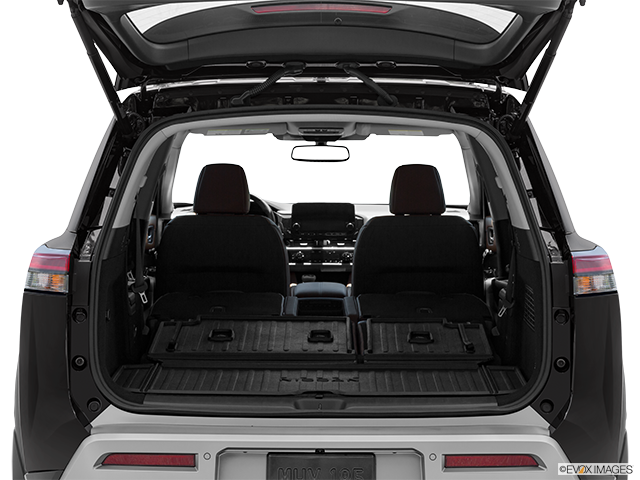 2023 Nissan Pathfinder | Hatchback & SUV rear angle