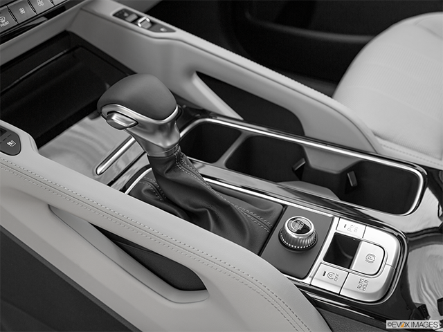 2022 Kia Telluride | Gear shifter/center console