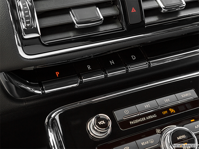 2024 Lincoln Navigator | Gear shifter/center console