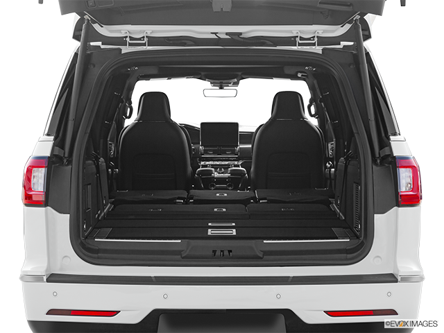 2023 Lincoln Navigator | Hatchback & SUV rear angle