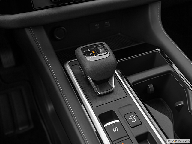 2023 Nissan Pathfinder | Gear shifter/center console