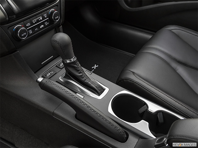2022 Acura ILX | Gear shifter/center console