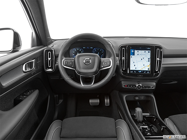 2022 Volvo XC40 | Steering wheel/Center Console